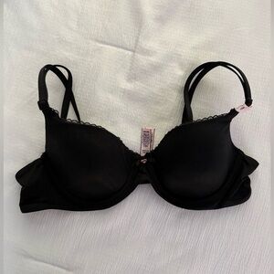 New with tags Victoria’s Secret lightly lined bra